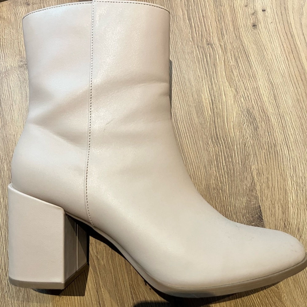 Women’s short boots
